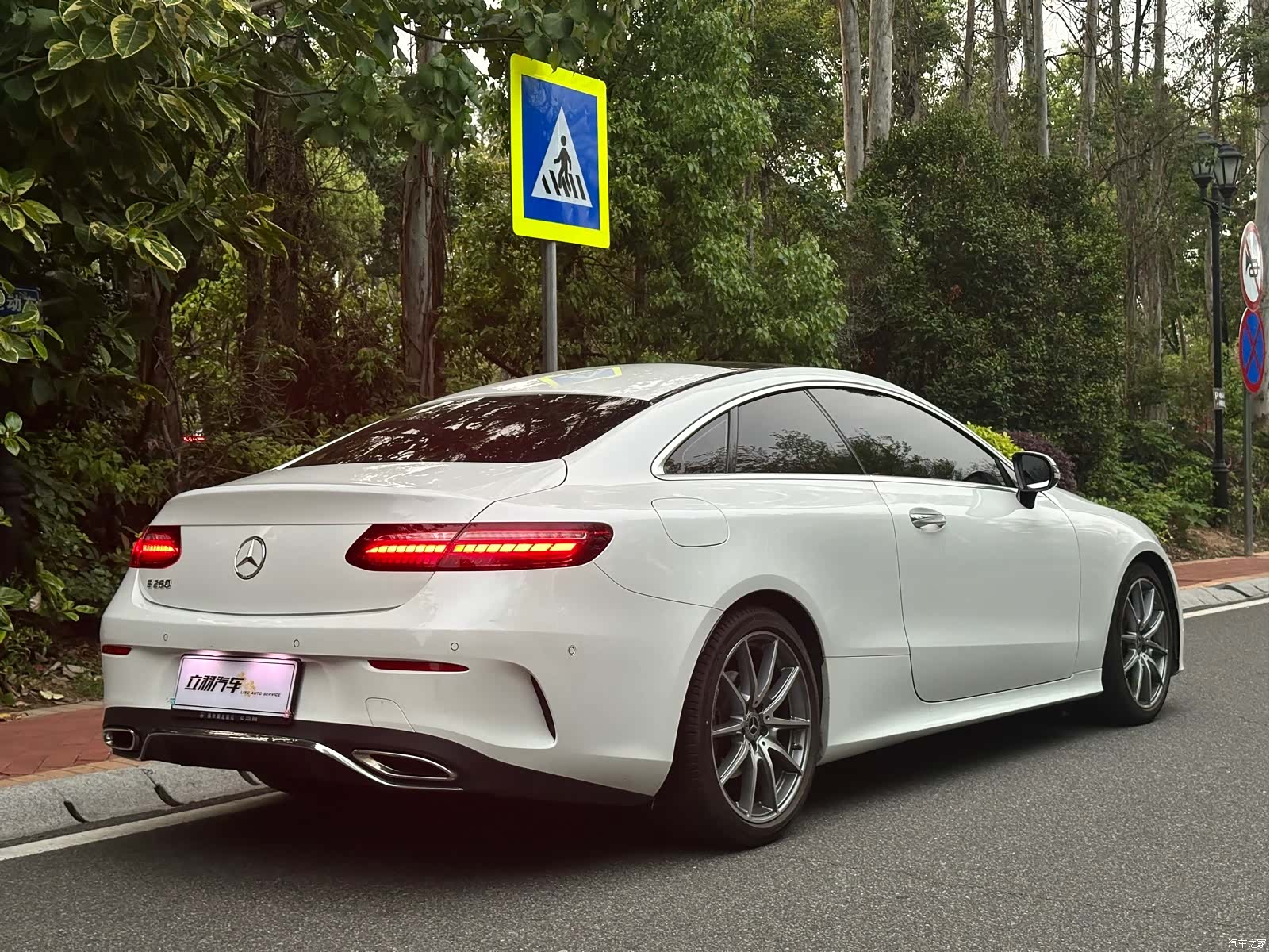 Mercedes-Benz E-Class, 2022 14
