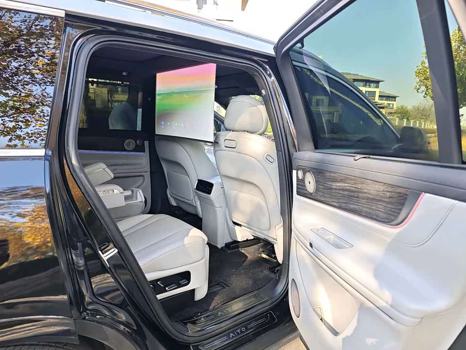 AITO Ask the world M9