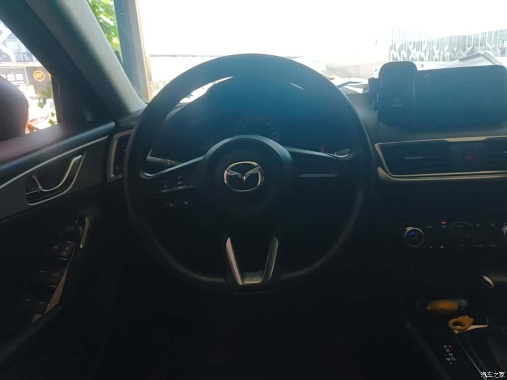 Mazda Mazda3, 2018 11