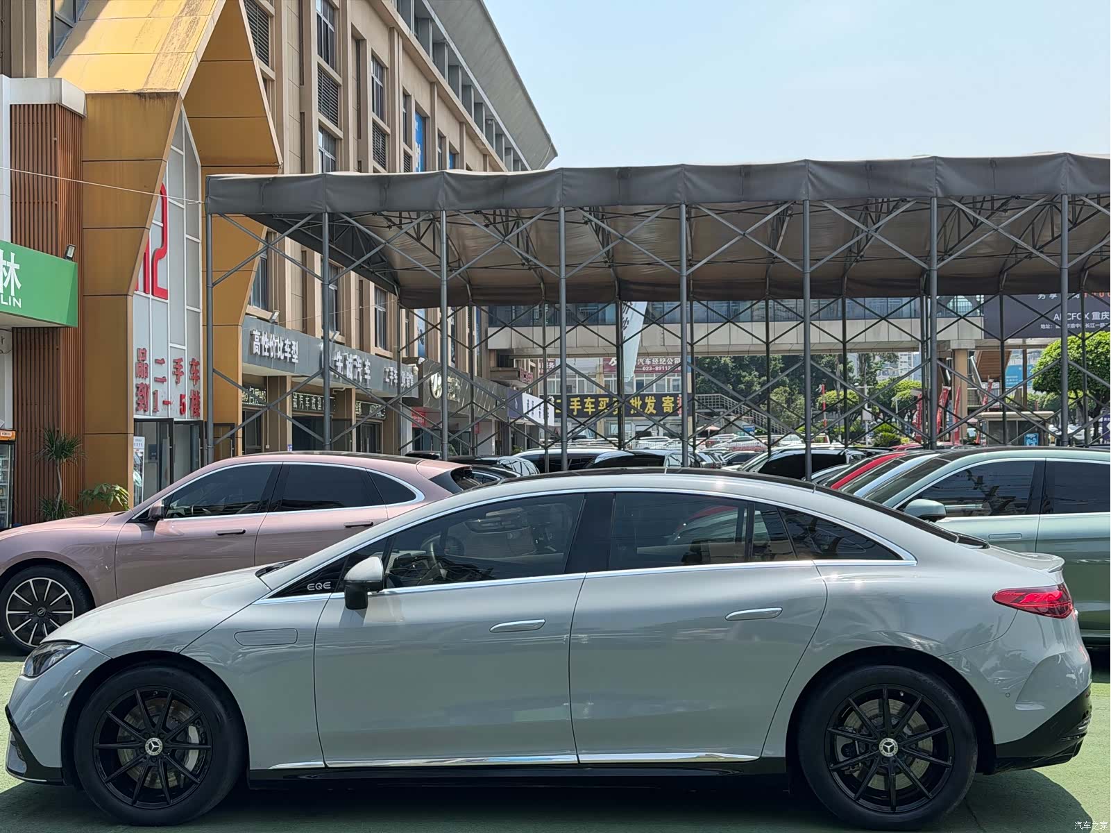 Mercedes-Benz EQE, 2023 3