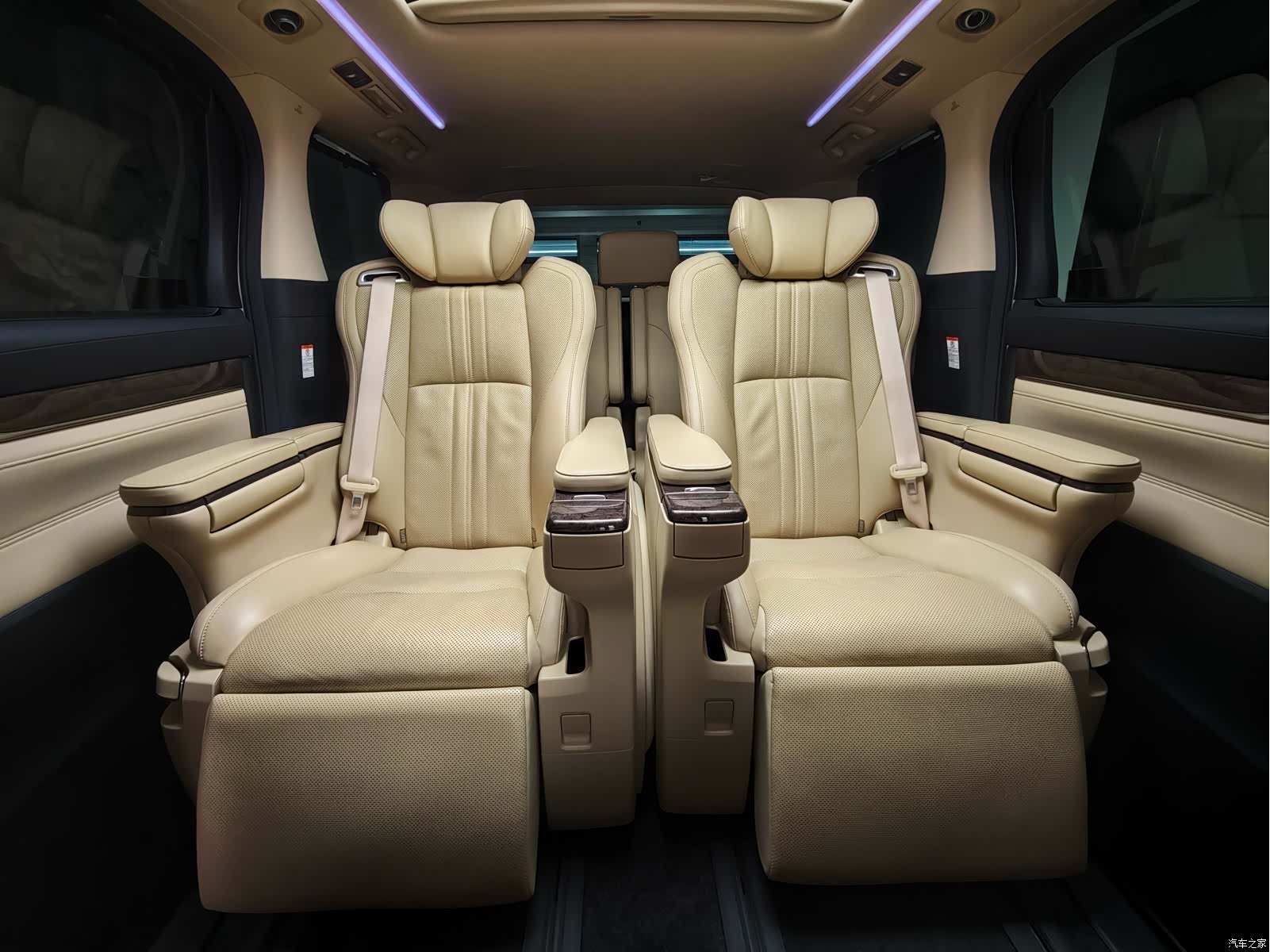 Toyota Alphard, 2021 13