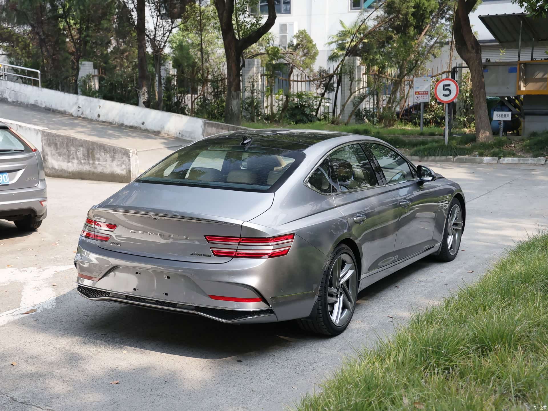 Genesis G80, 2024 4