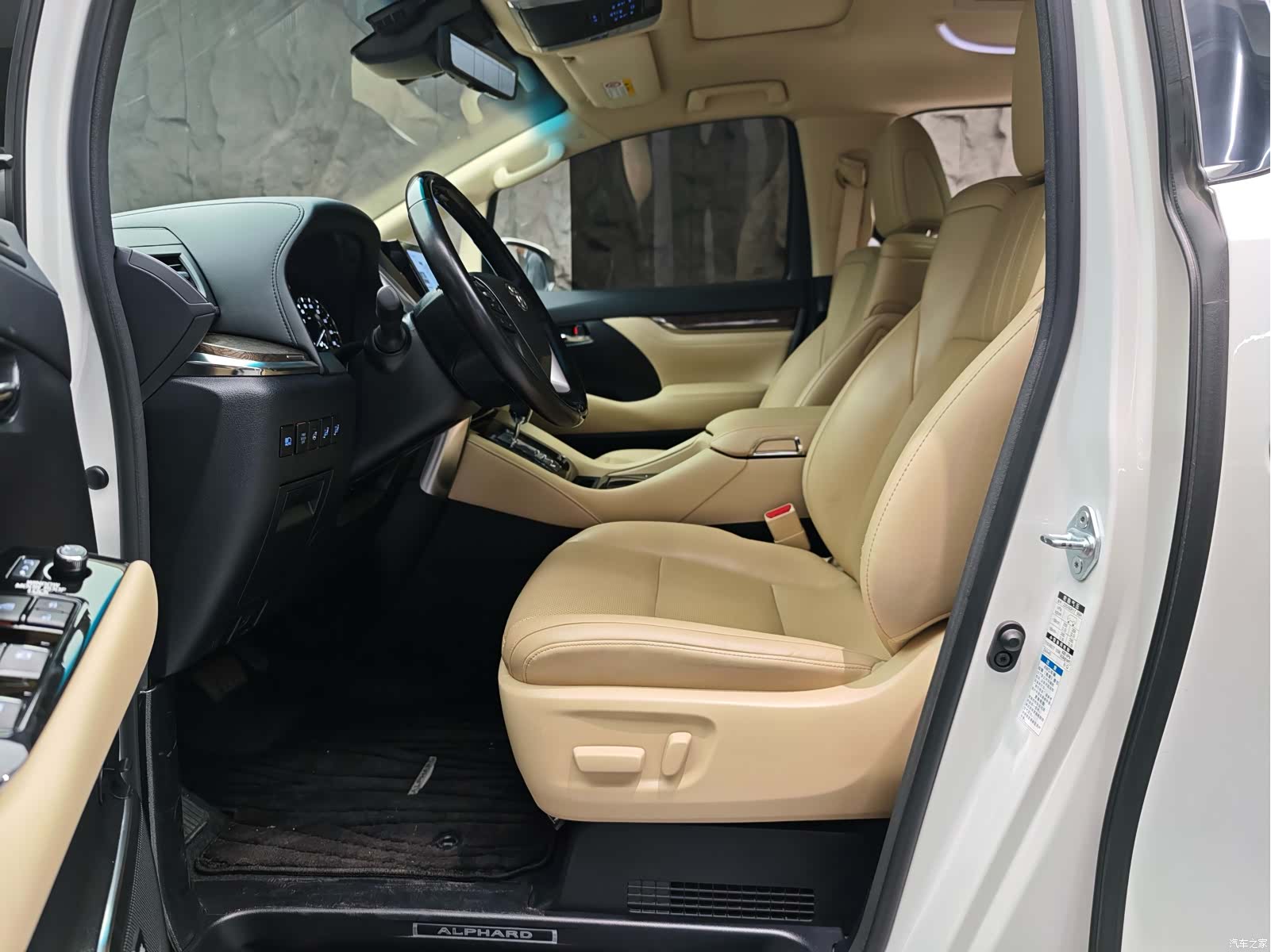 Toyota Alphard, 2021 9