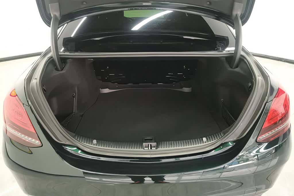 Mercedes-Benz C-Class, 2022 4