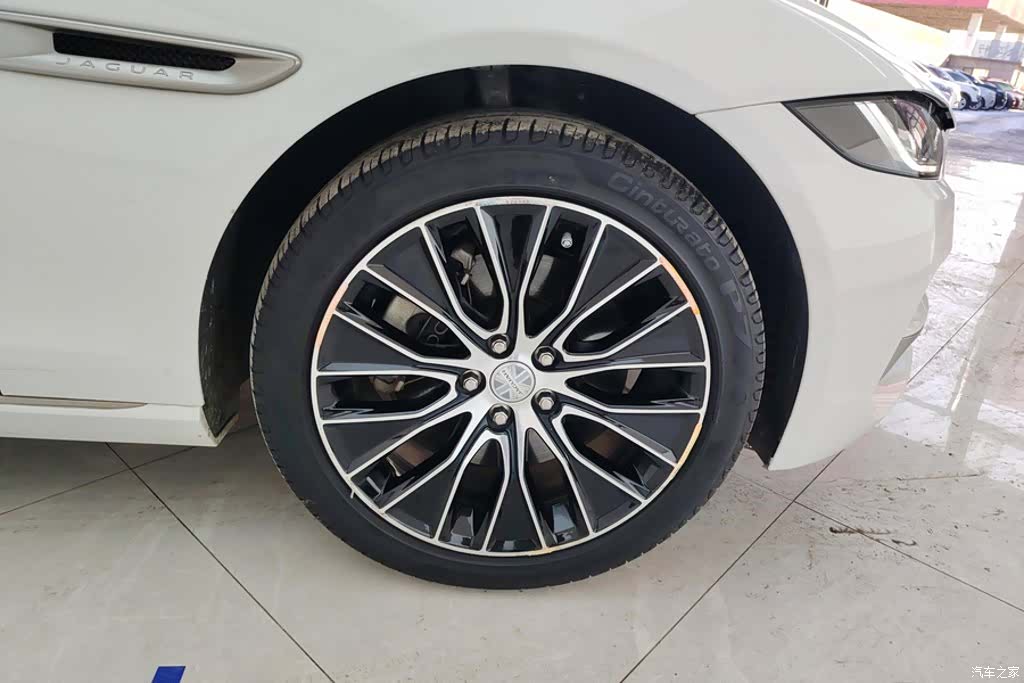 Land Rover XEL, 2022 6