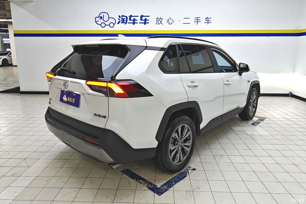 Toyota RAV4, 2024 3