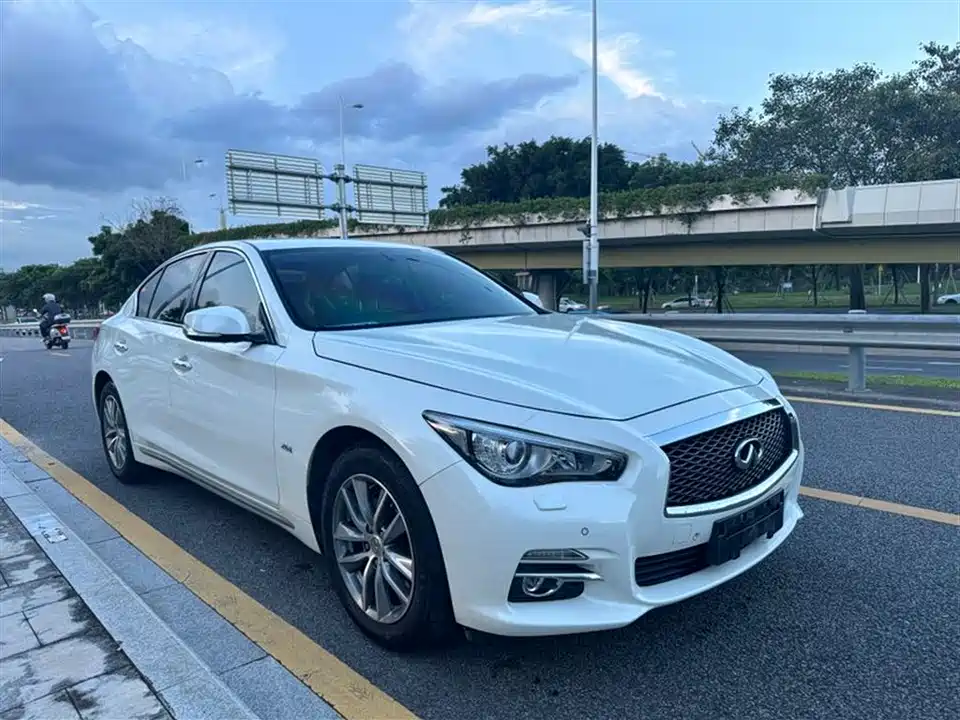 Infiniti Q50L