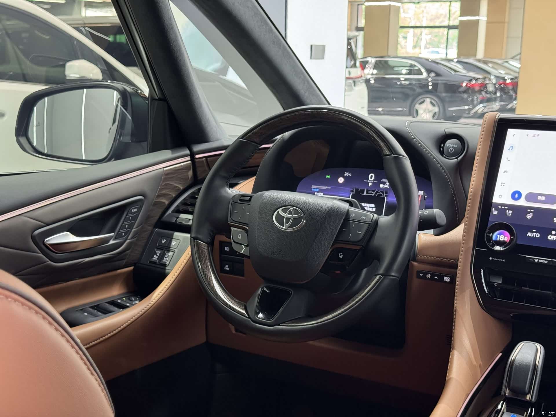 Toyota Alphard, 2025 14