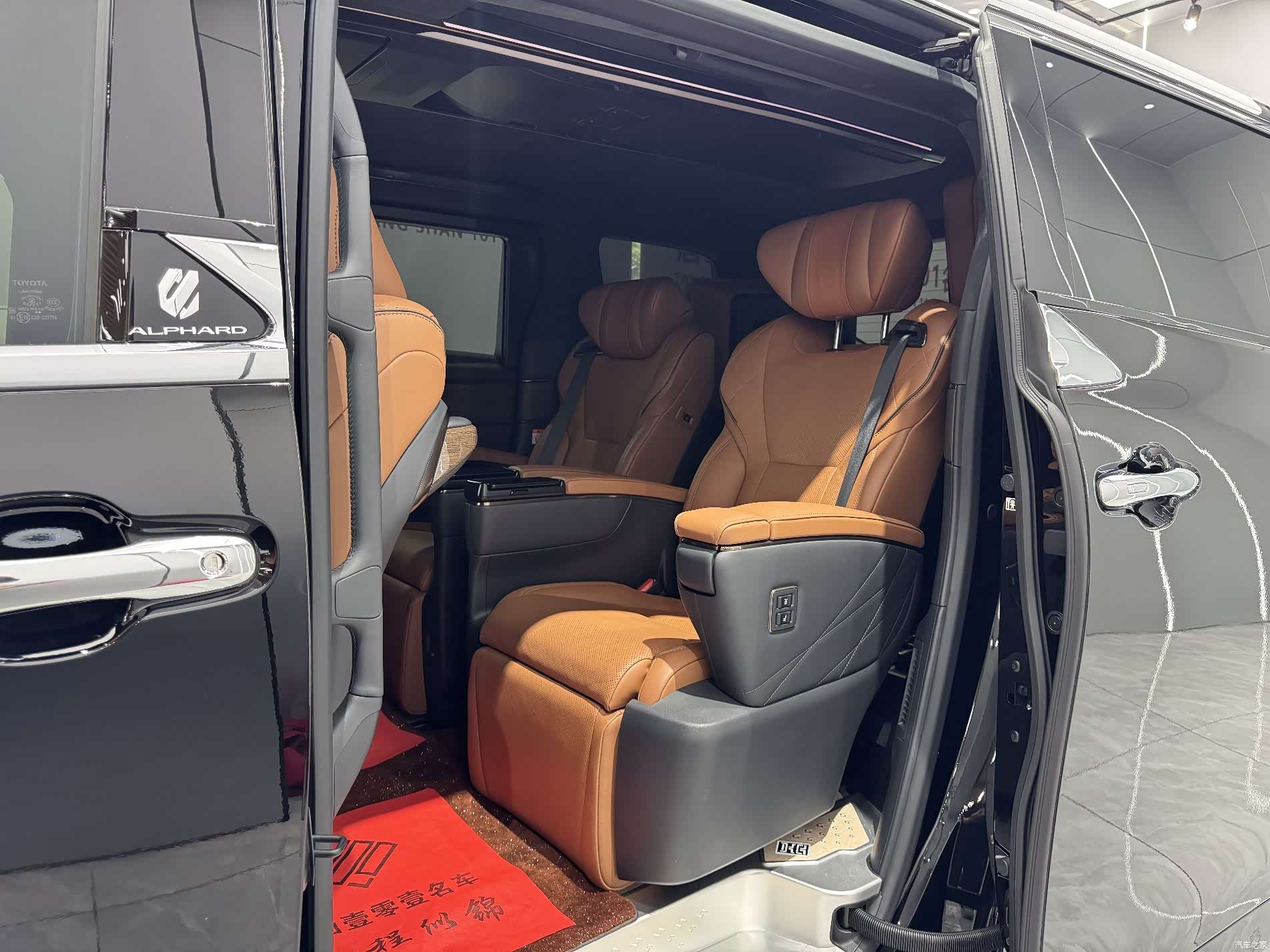 Toyota Alphard, 2025 20