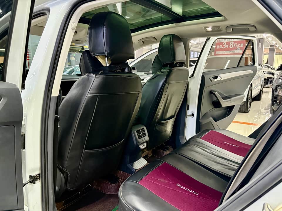 Volkswagen T-ROC exploring Songs