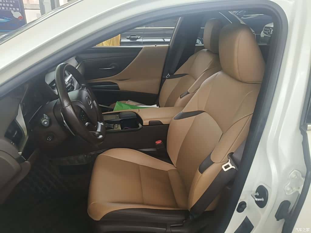 Lexus ES, 2020 11