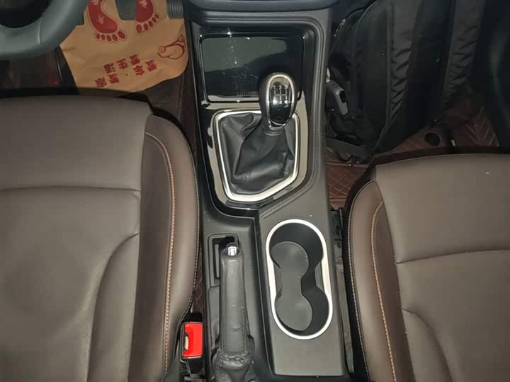 Changan CS35PLUS 2019 1.6L МКПП chang lian ban
