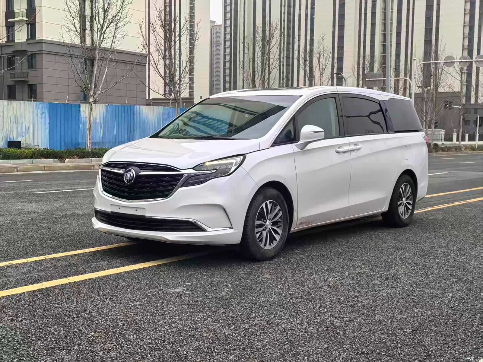 Buick GL8, 2021 3