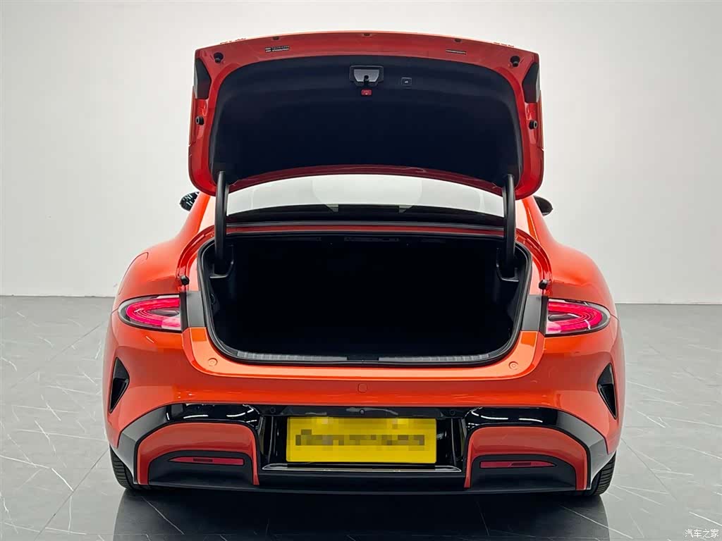 Xiaomi SU7, 2025 11