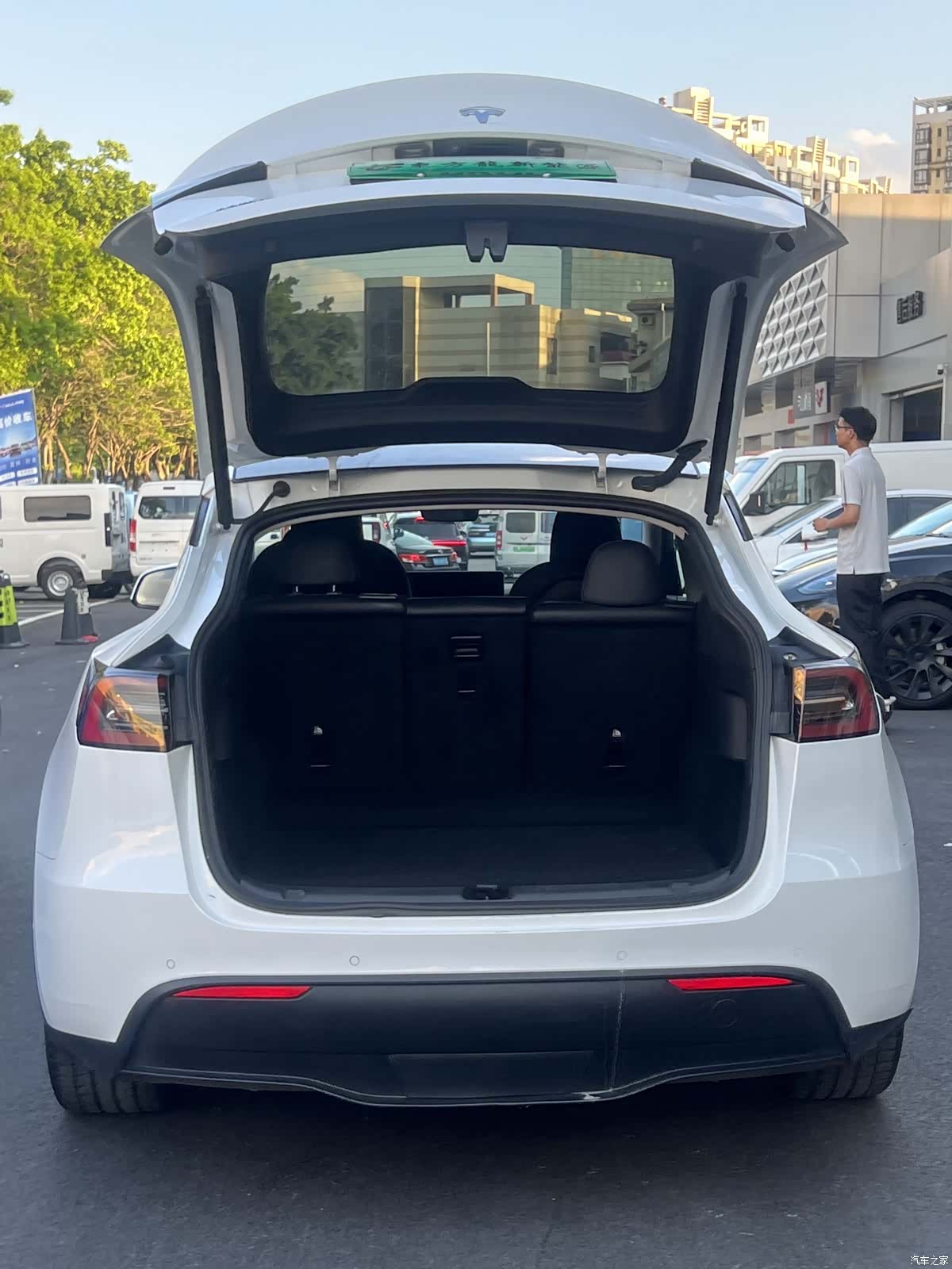Tesla Model Y, 2023 31