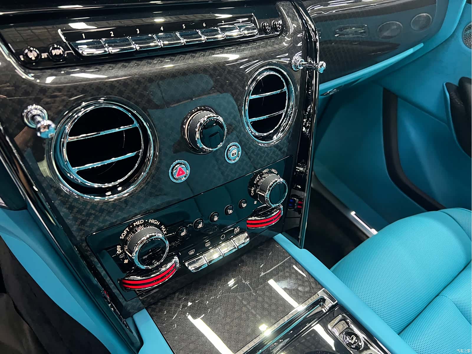 Rolls-Royce Cullinan, 2026 23