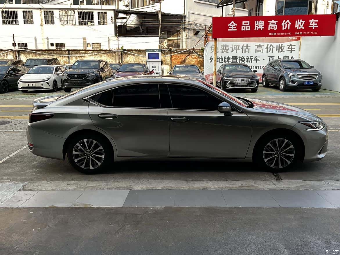 Lexus ES, 2023 все фото