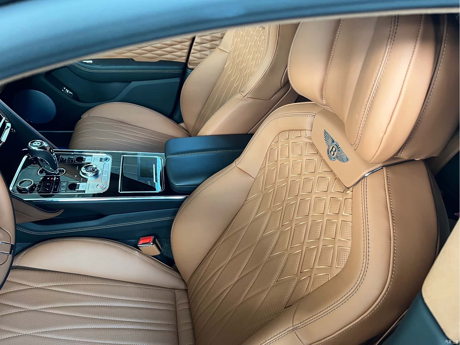 Bentley Flying Spur, 1900 11