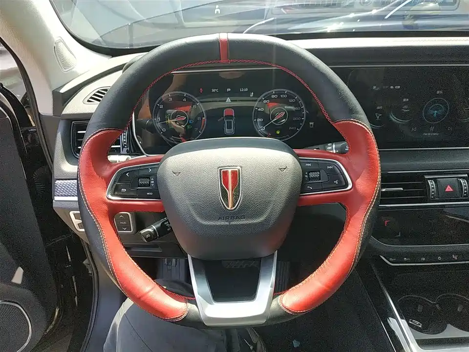 Hongqi HS5