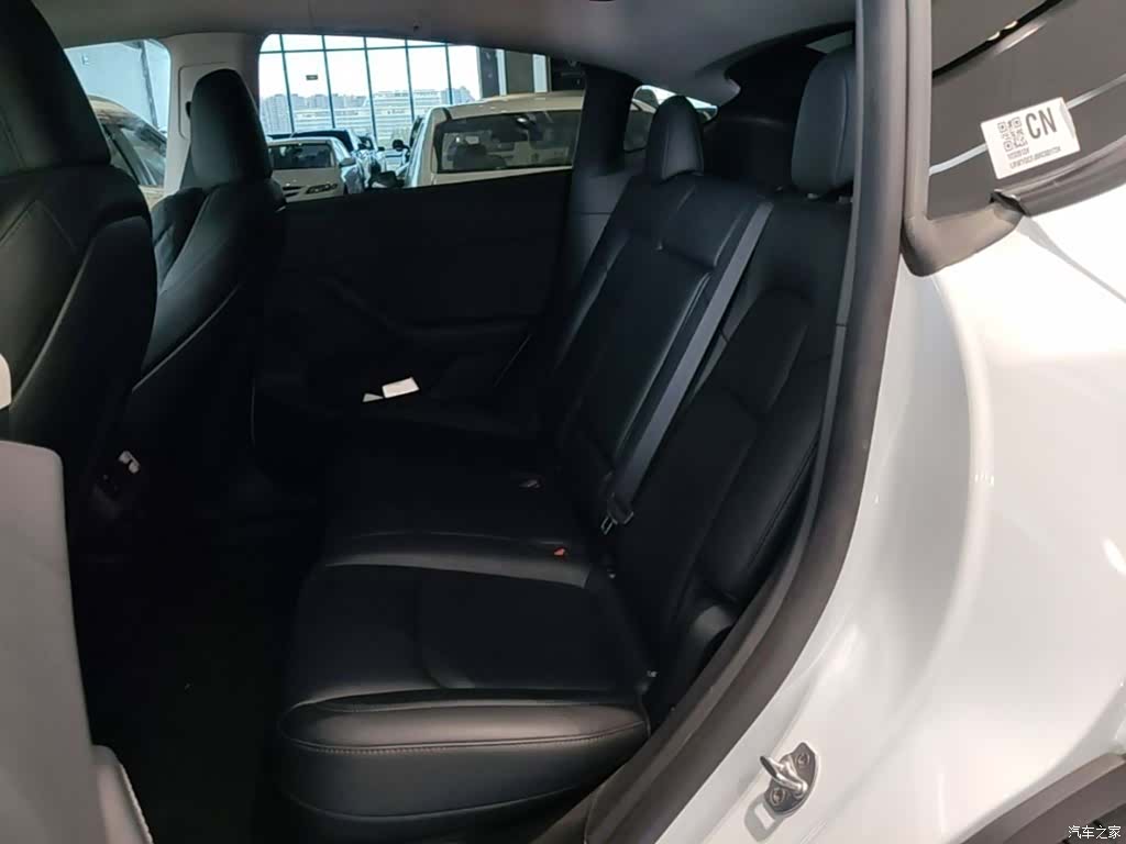 Tesla Model Y, 2024 17