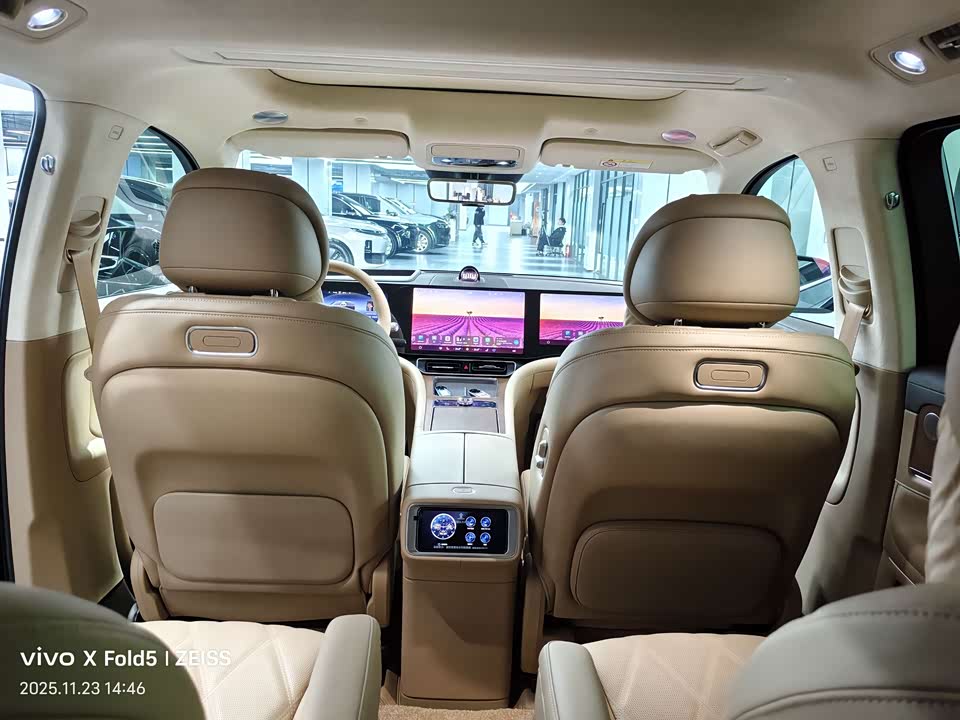 AITO Ask the world M9