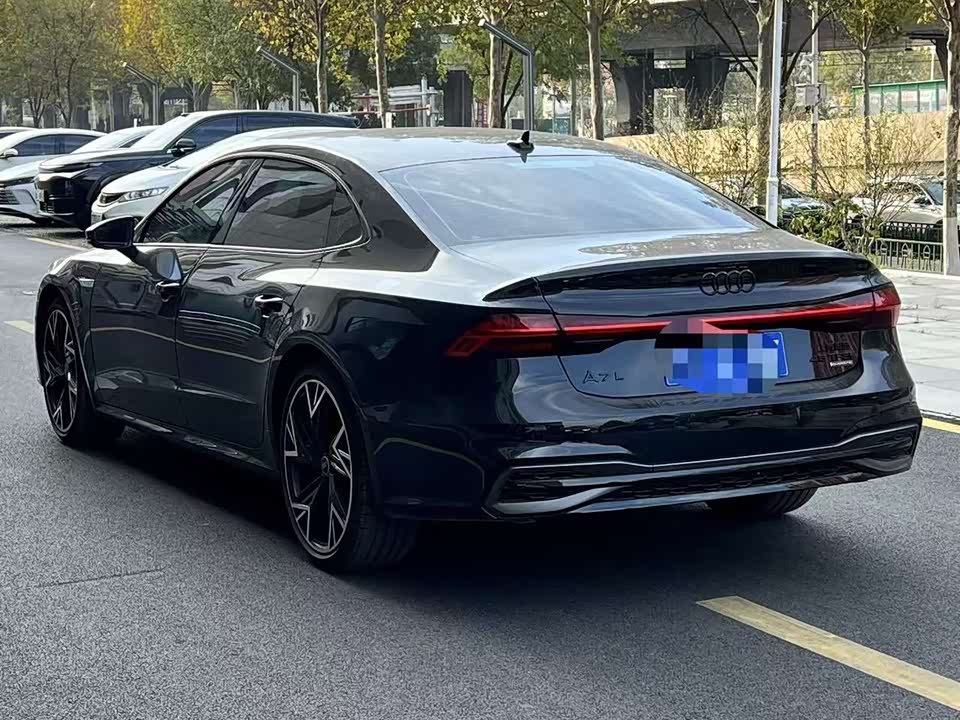 Audi A7L