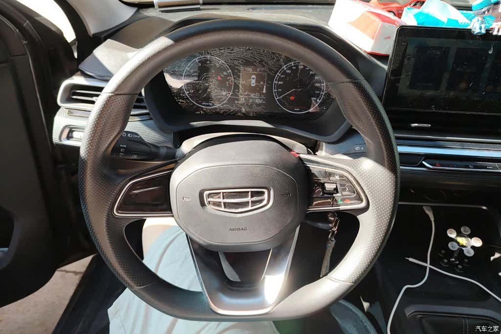 Geely Emgrand, 2023 15