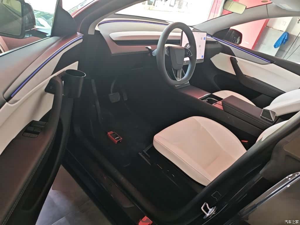 Tesla Model Y, 2025 16