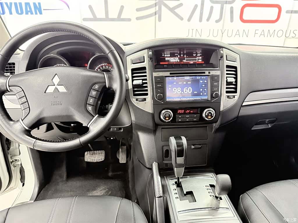 Mitsubishi Pajero, 2016 12