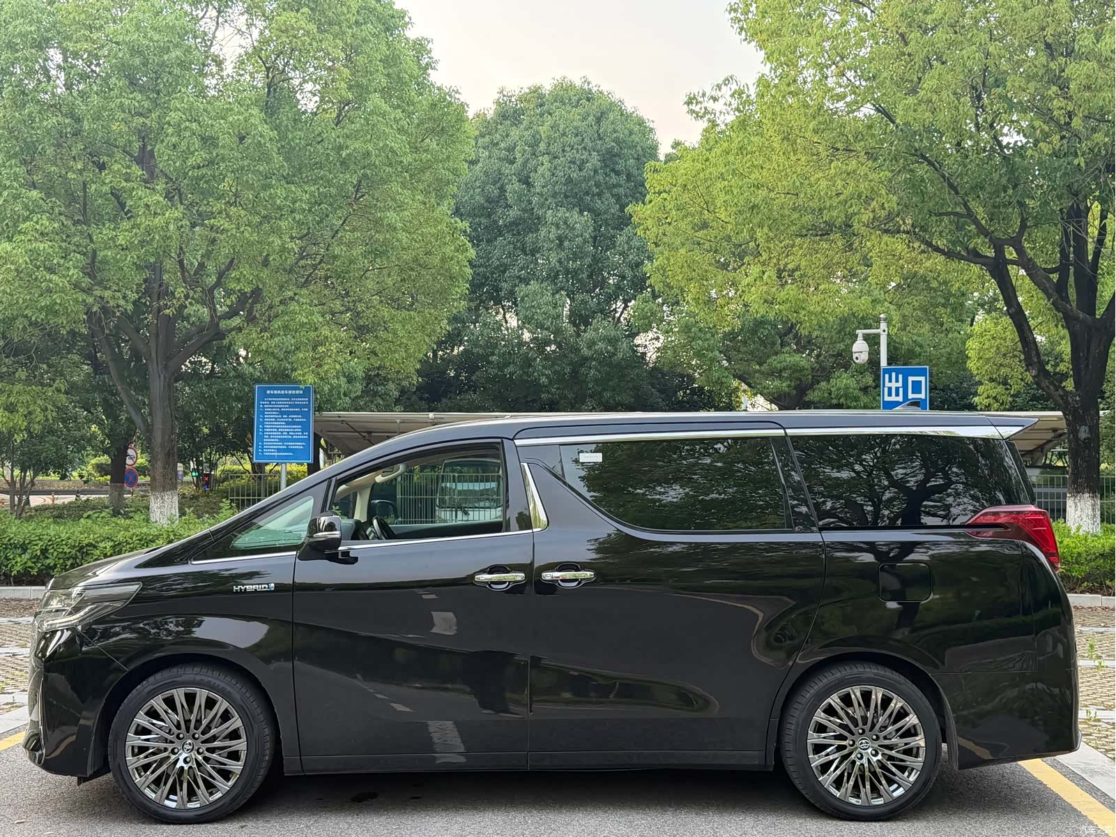 Toyota Alphard, 2021 3
