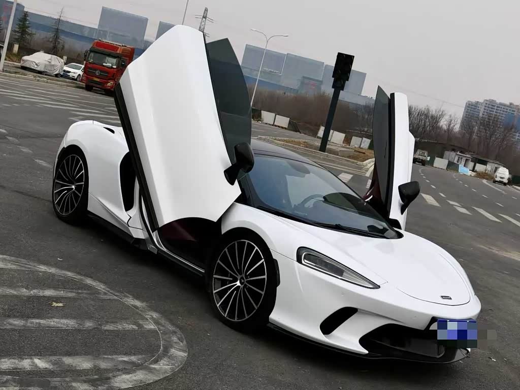 McLaren GT