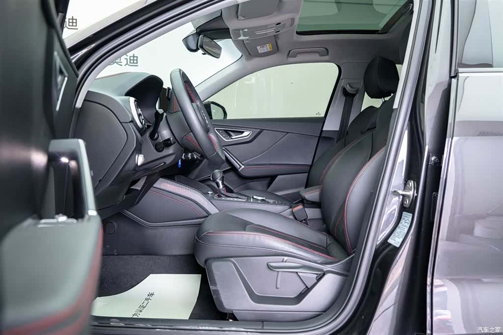 Audi Q2L, 2025 11