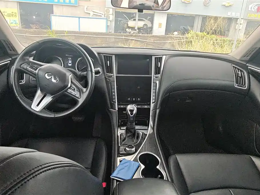 Infiniti Q50L