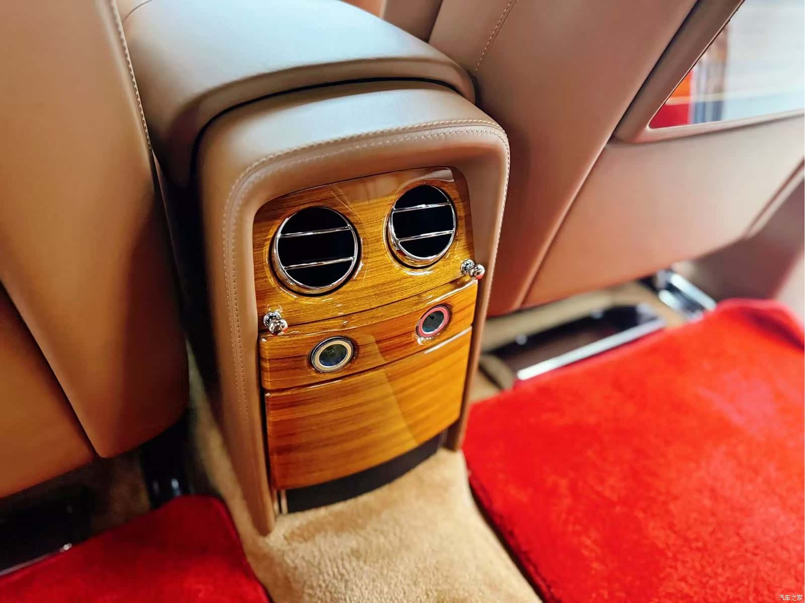 Rolls-Royce Phantom, 2016 13