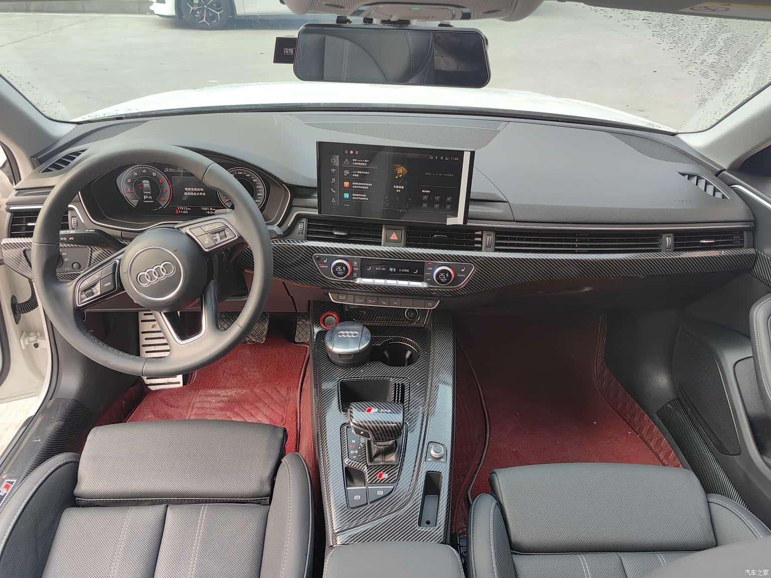 Audi A4L, 2022 все фото