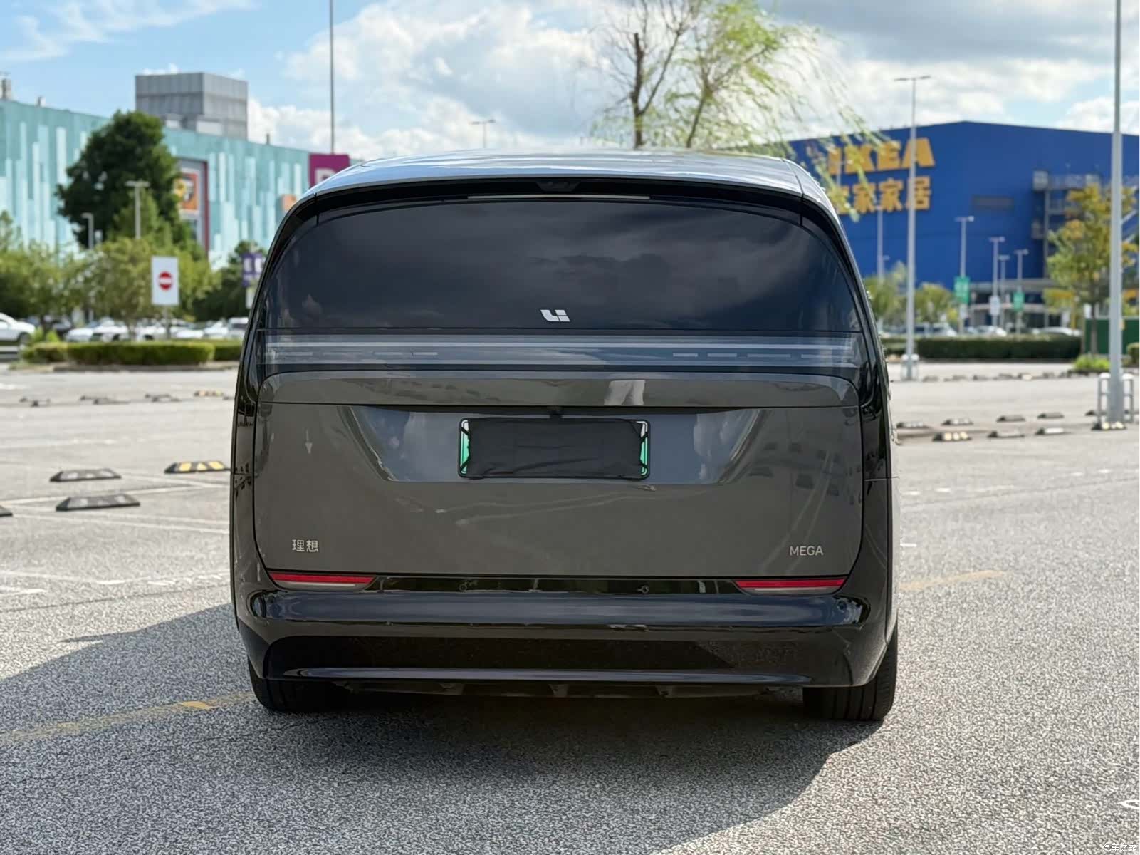 Li Auto MEGA, 2026 6