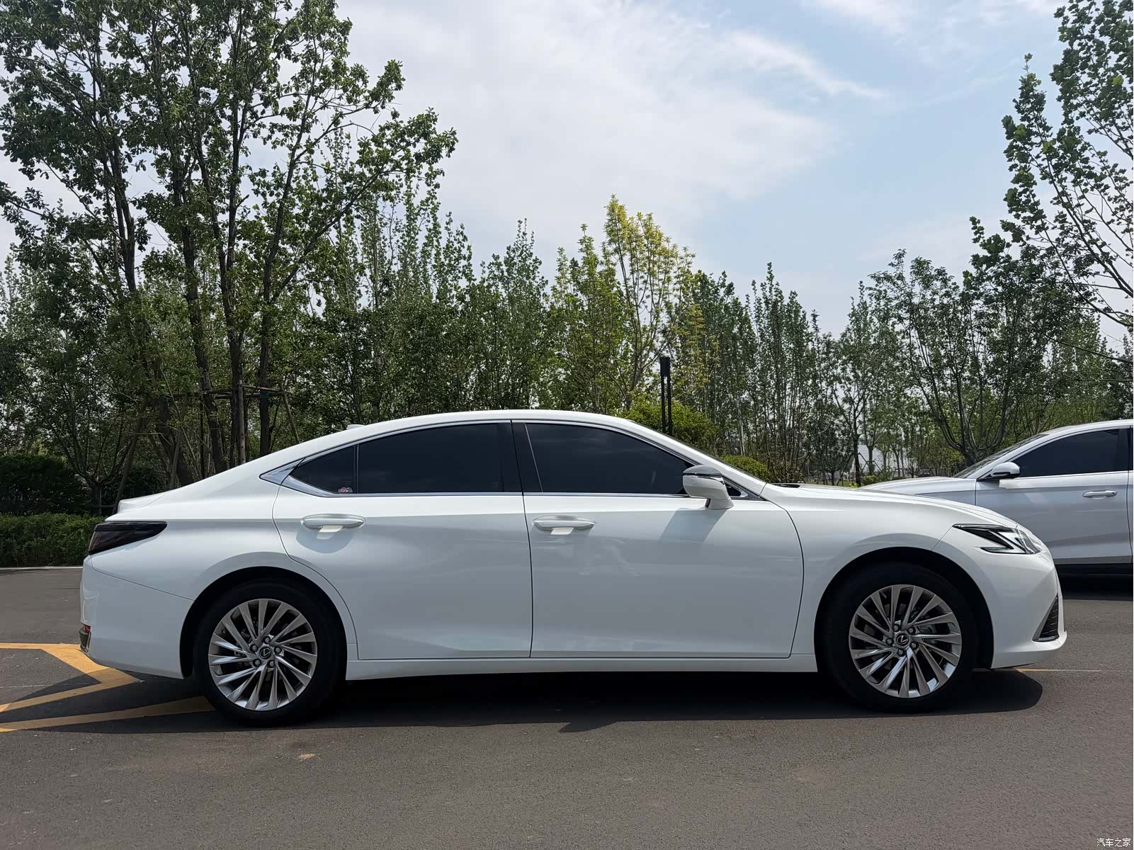 Lexus ES, 2026 4