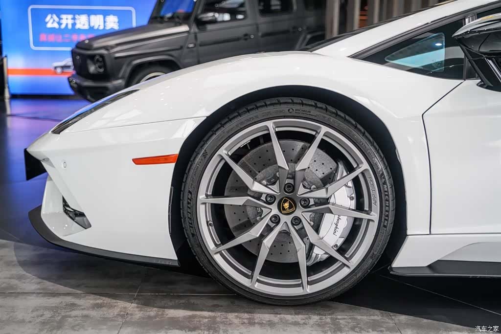 Lamborghini Aventador, 2019 15