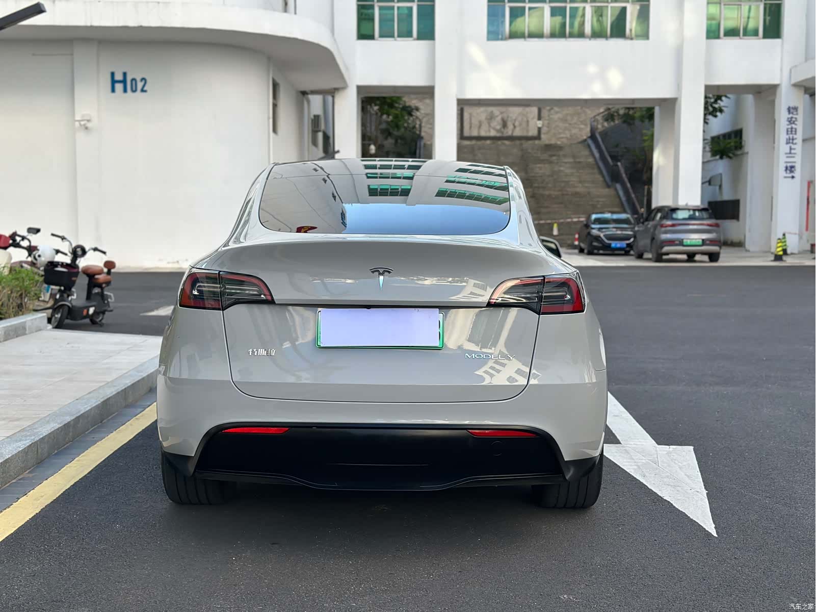Tesla Model Y, 2023 все фото