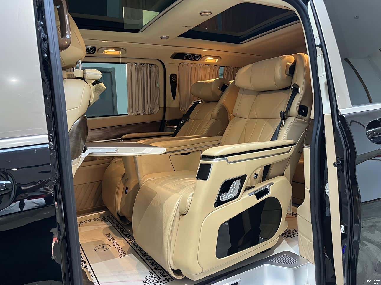 Mercedes-Benz V-Class, 2022 16