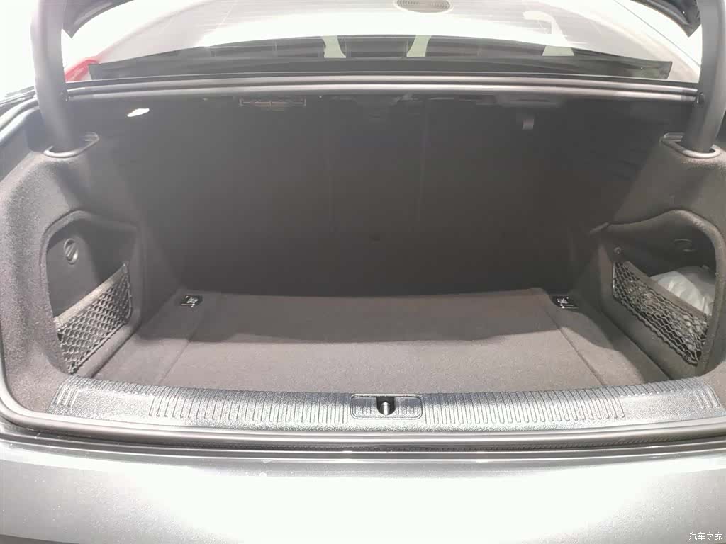 Audi A4L, 2021 9