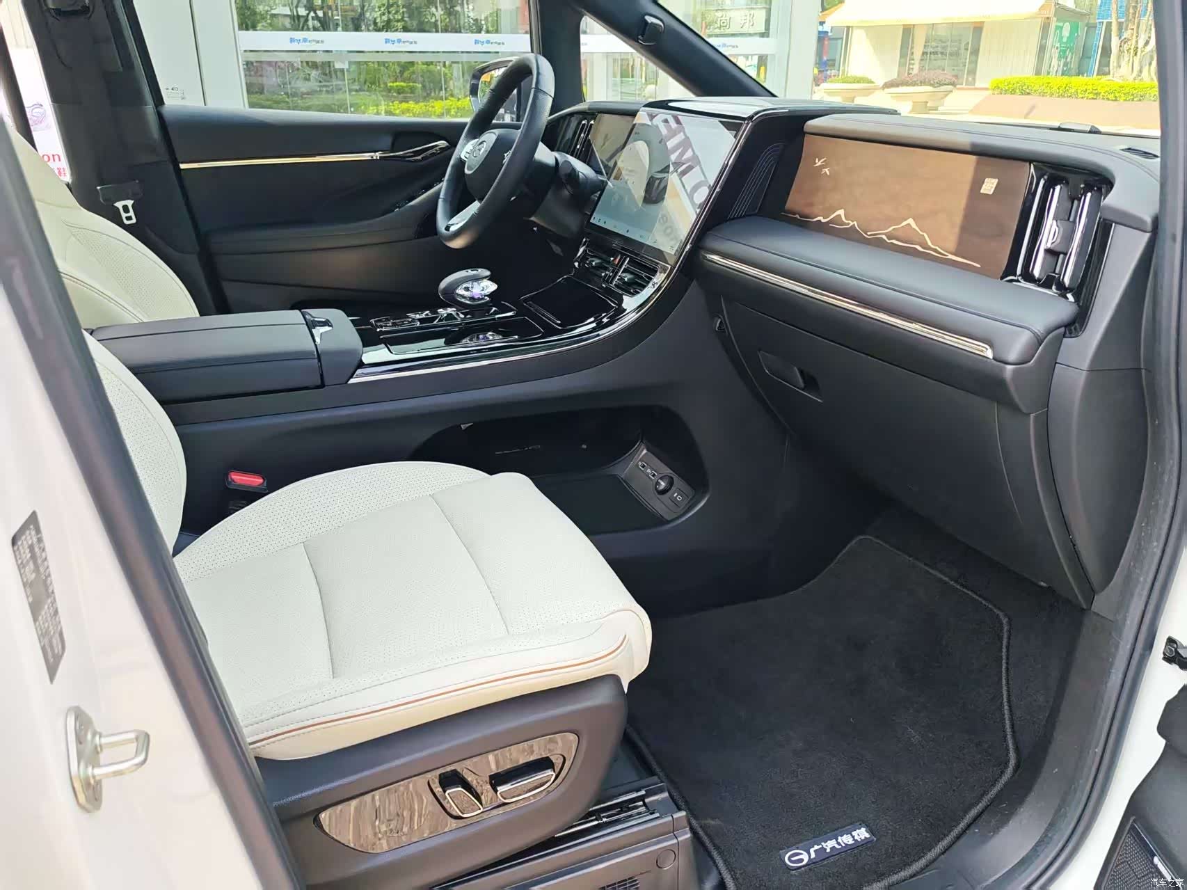 Trumpchi M8, 2023 11