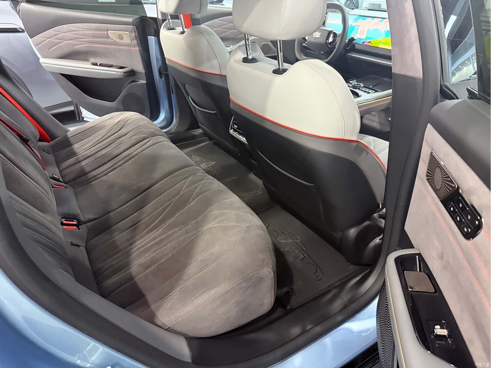 Geely E8, 2025 12