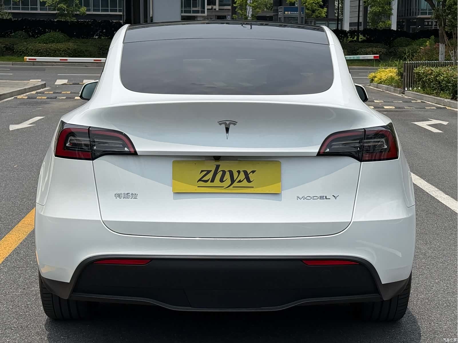 Tesla Model Y, 2024 7