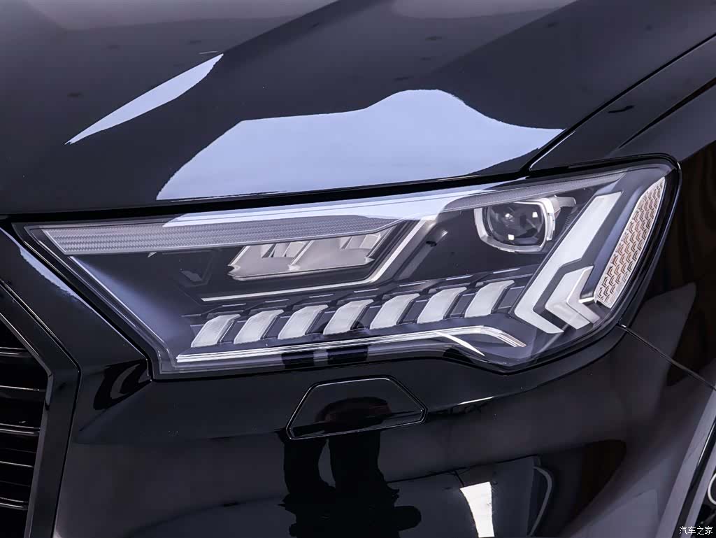 Audi Q7, 2022 4