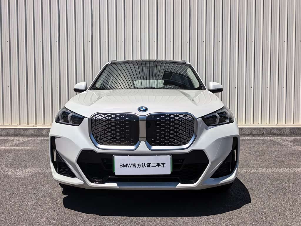 BMW iX1