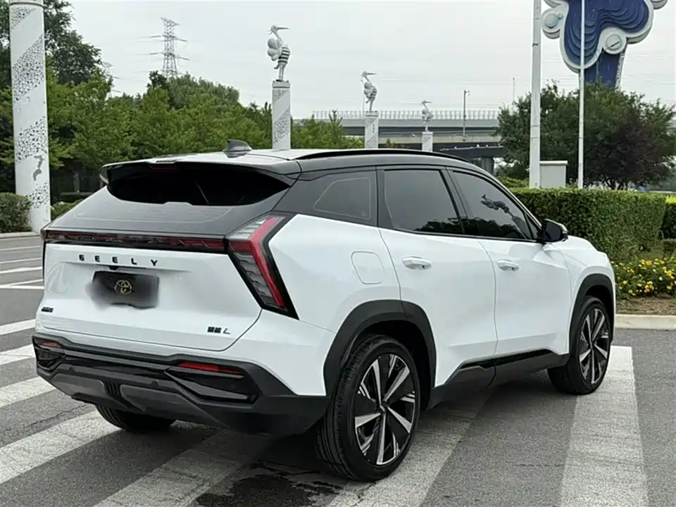 Geely Atlas L