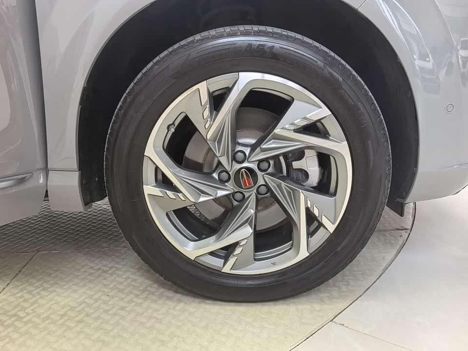 Hongqi HS3
