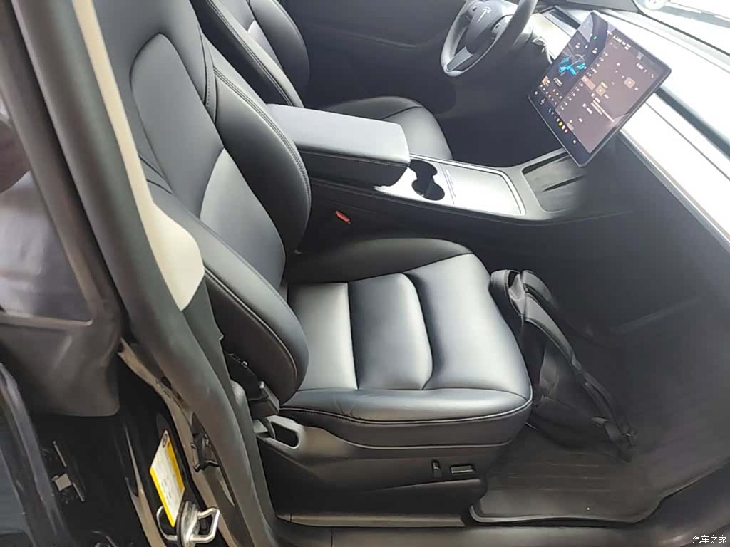 Tesla Model Y, 2023 25