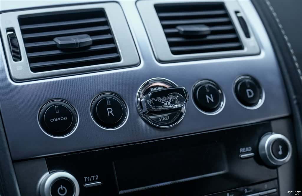 Aston Martin Vantage, 2011 15